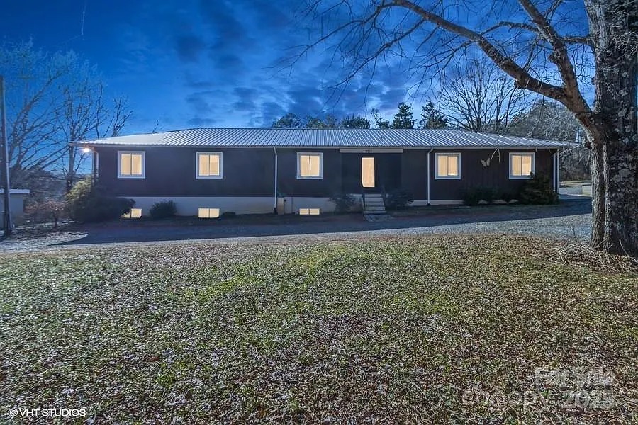 2011 Robinson Road - 1